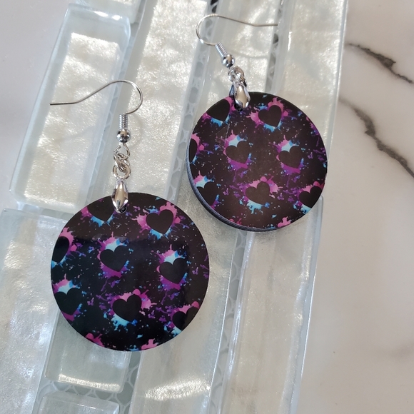 Hearts Circle Earrings - Picture 3 of 7